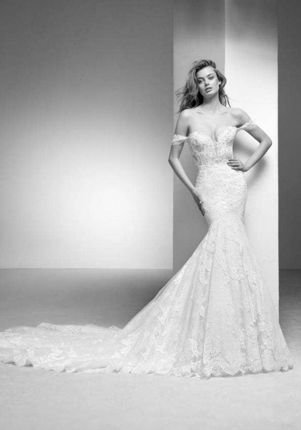 20 Best Off The Shoulder Wedding Dresses Of All Time Yourtango 